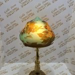 Lampa tip Galle cu picior de bronz
