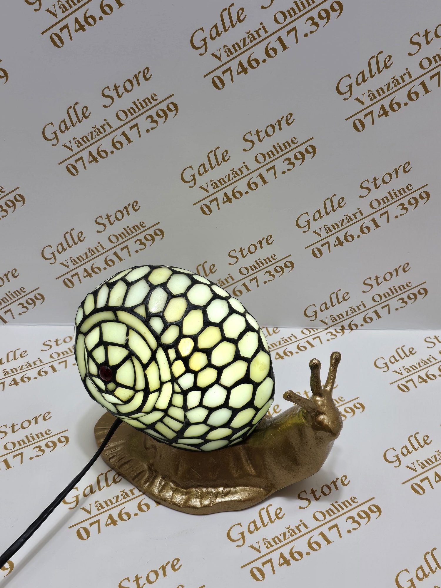 20260325_214328 Lampa in forma de melc Tiffany - imagine 1